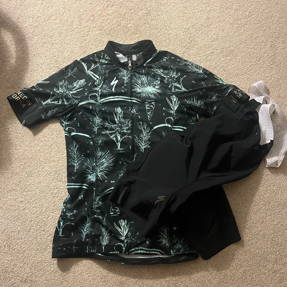 Specialized Cycling Jersey and Bib with Hookup Magnetic Connection.